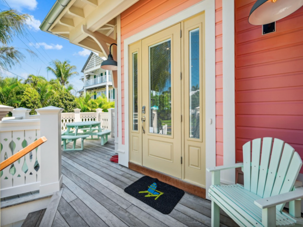 Duplex off Gulf Drive and 76th within walking distance to the beach